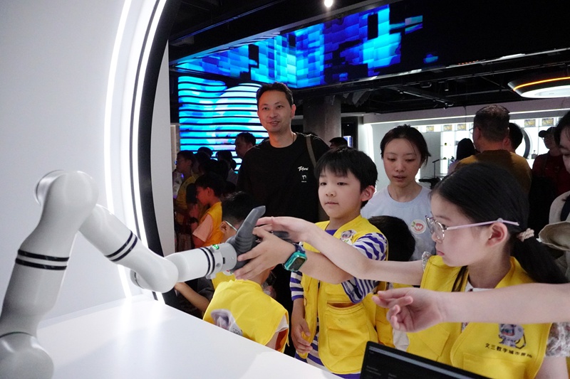 关键词”：沉浸、慢游、玩科技澳门新葡京“五一”浙江文旅“(图2)
